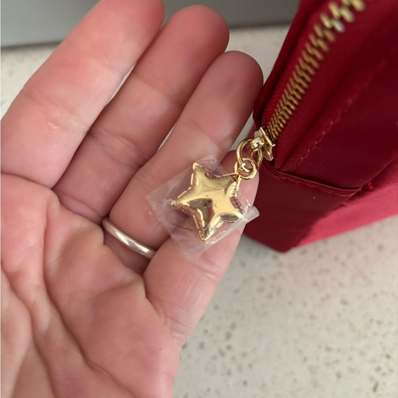 Marc Jacobs Fragrances Bag Red Makeup Bag L 10 1/2in W 2 1/2 In H 7in NWOT - Picture 2 of 7